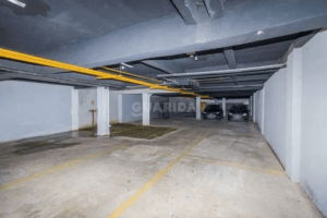 Apartamento de 2 dormitórios no bairro Menino Deus. - Image 18