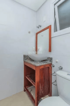 Apartamento de 2 dormitórios no bairro Menino Deus. - Image 7