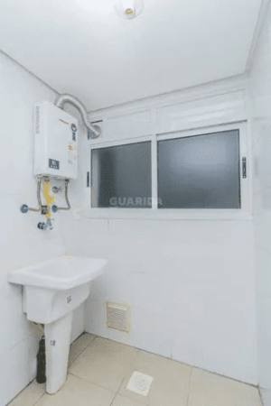 Apartamento de 2 dormitórios no bairro Menino Deus. - Image 17