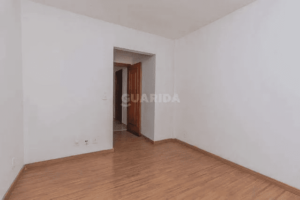 Apartamento de 2 dormitórios no bairro Menino Deus. - Image 9