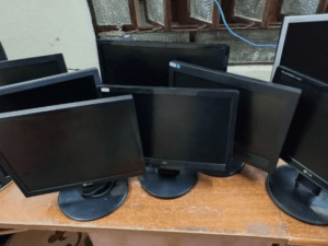 Vende-se Monitor (Tela Pc) C/Cabos Ac/Cartão Entrega Com Taxa