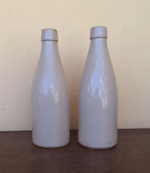 DUAS GARRAFAS ANTIGAS DE CERVEJA DE GENGIBRE H. KENNEDY GLASGOW POTTERIES GRÉS.