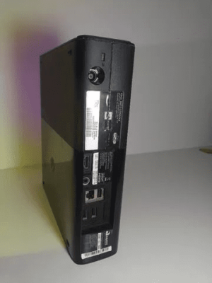 XBOX 360 com controle + disco rígido 320 GB + cabo HDMI + 2 jogos - Image 2