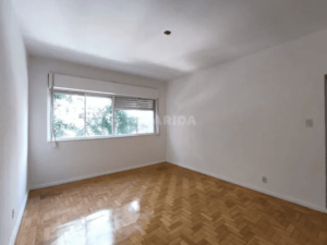 Apartamento com 2 dormitórios no bairro Moinhos de Vento - Image 2