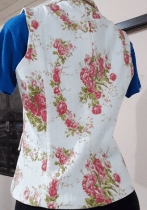 Colete Floriado com forro sem bolsos Tam 40 folgado como Novo - Image 4