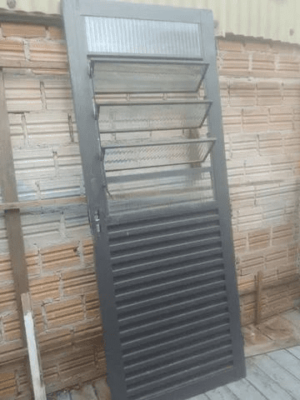 Porta de ferro R$ 100,00