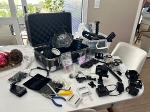 GOPRO HERO 7 BLACK COM MUITOS ACESSÓRIOS PARA MERGULHO E OUT - Image 3